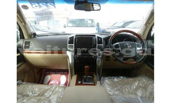 Sayi Imported Toyota Land Cruiser White Mota in Import - Dubai a estuary Sayi Imported Toyota Land Cruiser White Mota in Import - Dubai a estuary