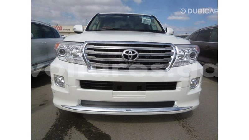 Big with watermark toyota land cruiser estuaire import dubai 5813