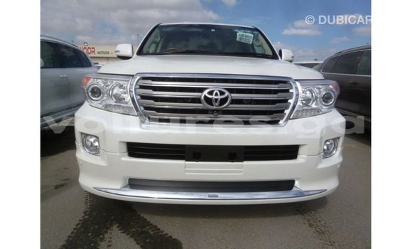 Sayi Imported Toyota Land Cruiser White Mota in Import - Dubai a estuary Sayi Imported Toyota Land Cruiser White Mota in Import - Dubai a estuary