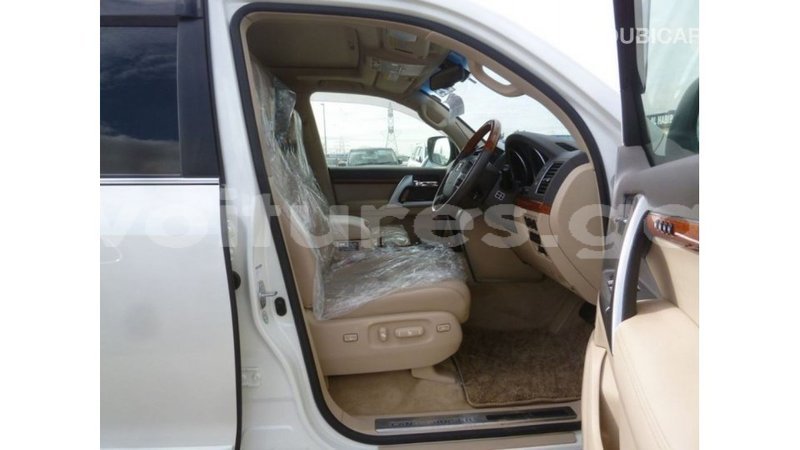 Big with watermark toyota land cruiser estuary import dubai 5813