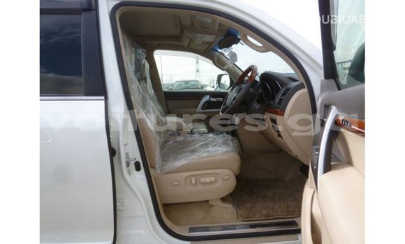 Sayi Imported Toyota Land Cruiser White Mota in Import - Dubai a estuary Sayi Imported Toyota Land Cruiser White Mota in Import - Dubai a estuary