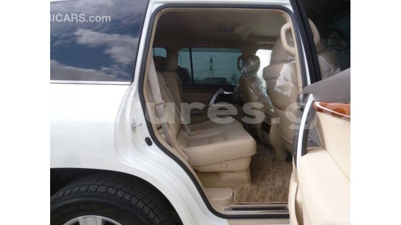 Big with watermark toyota land cruiser estuaire import dubai 5813