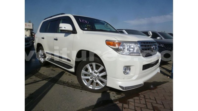 Big with watermark toyota land cruiser estuaire import dubai 5815