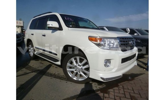 Buy Import Toyota Land Cruiser White Car in Import - Dubai in Estuary Buy Import Toyota Land Cruiser White Car in Import - Dubai in Estuary
