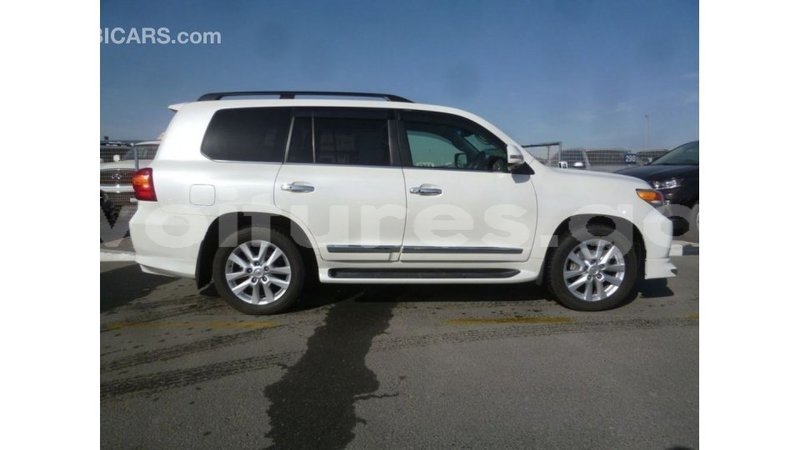 Big with watermark toyota land cruiser estuary import dubai 5815