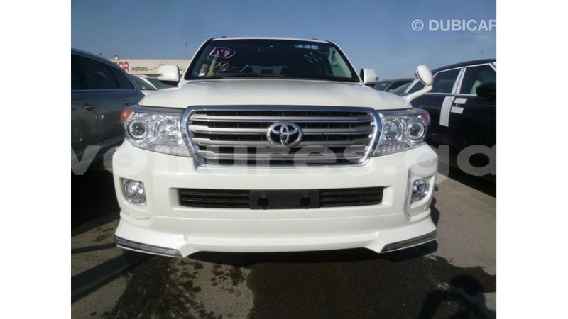 Big with watermark toyota land cruiser estuaire import dubai 5815