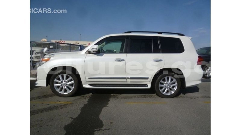 Big with watermark toyota land cruiser estuaire import dubai 5815