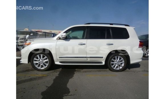 Buy Import Toyota Land Cruiser White Car in Import - Dubai in Estuary Buy Import Toyota Land Cruiser White Car in Import - Dubai in Estuary