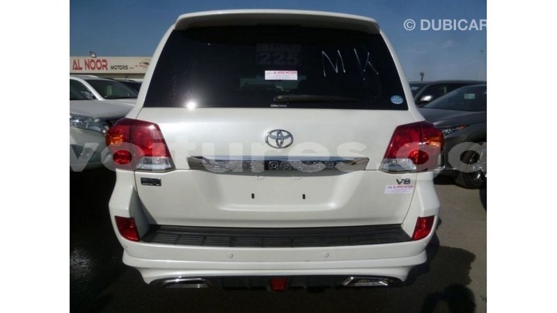 Big with watermark toyota land cruiser estuaire import dubai 5815