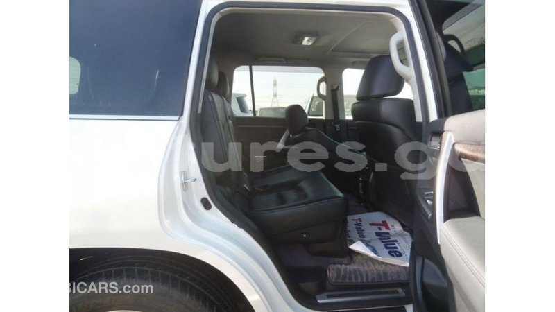 Big with watermark toyota land cruiser estuary import dubai 5815