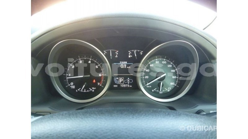 Big with watermark toyota land cruiser estuary import dubai 5815