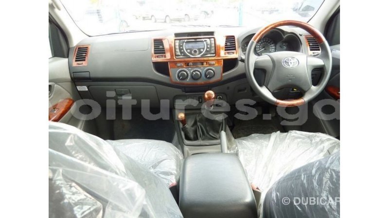 Big with watermark toyota hilux estuary import dubai 5817