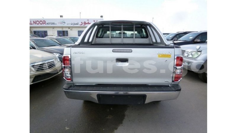 Big with watermark toyota hilux estuaire import dubai 5817