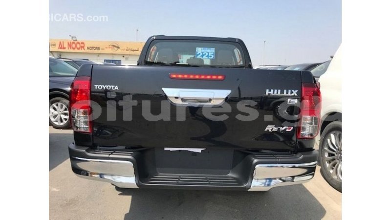 Big with watermark toyota hilux estuaire import dubai 5818