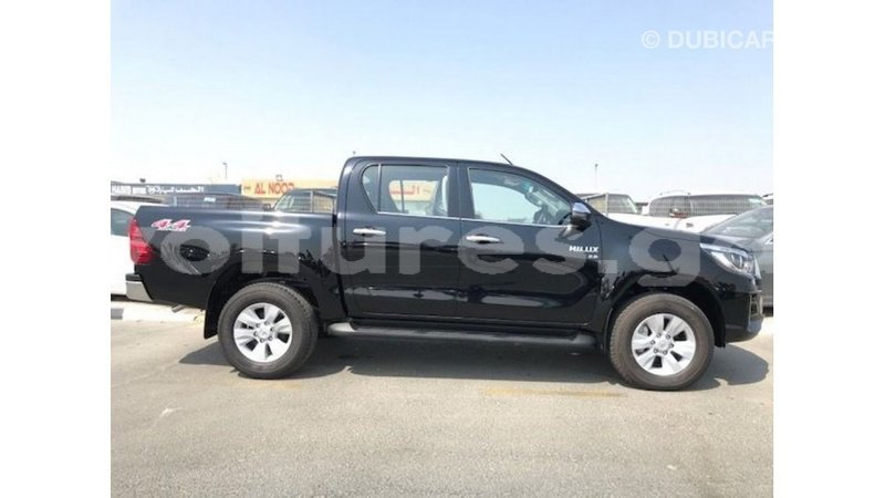 Big with watermark toyota hilux estuary import dubai 5818