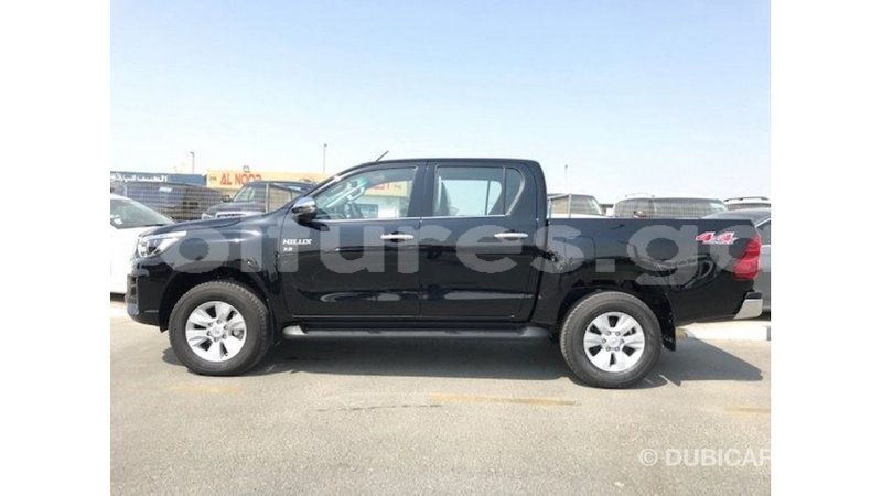 Big with watermark toyota hilux estuaire import dubai 5818