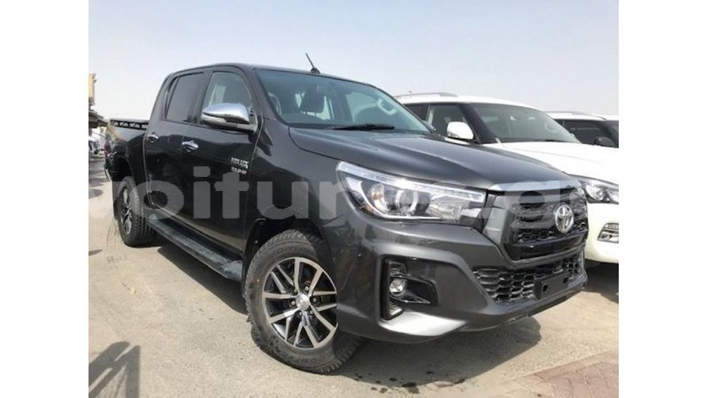 Big with watermark toyota hilux estuaire import dubai 5820