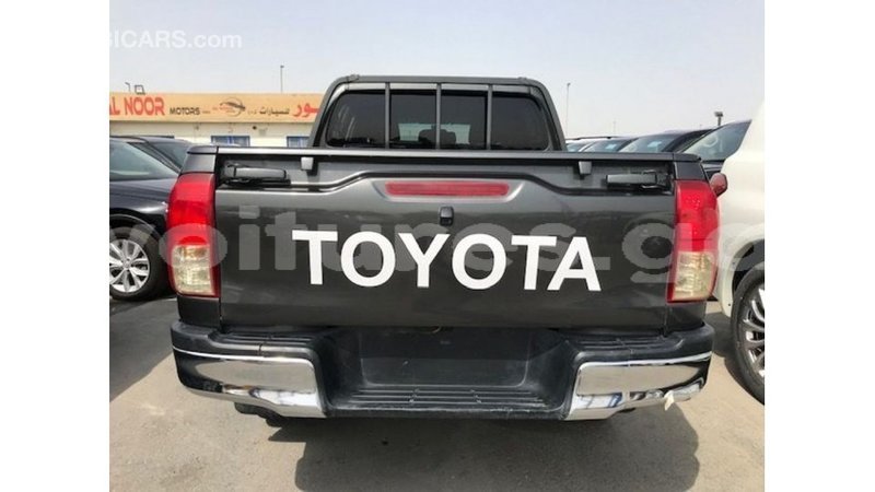 Big with watermark toyota hilux estuaire import dubai 5820