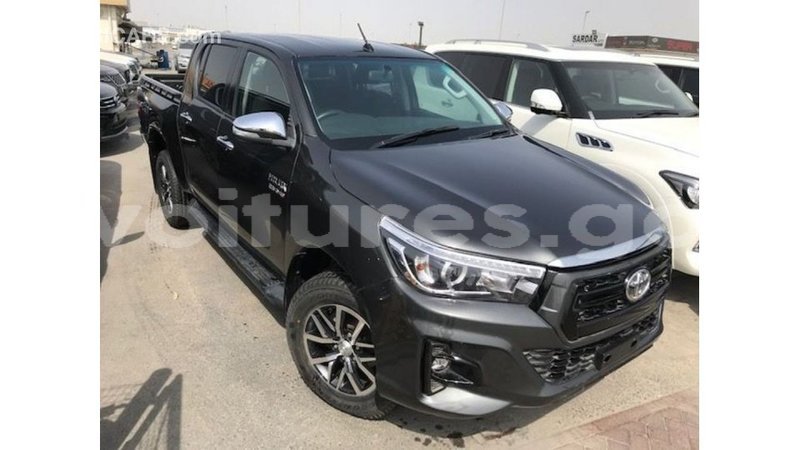 Big with watermark toyota hilux estuaire import dubai 5820