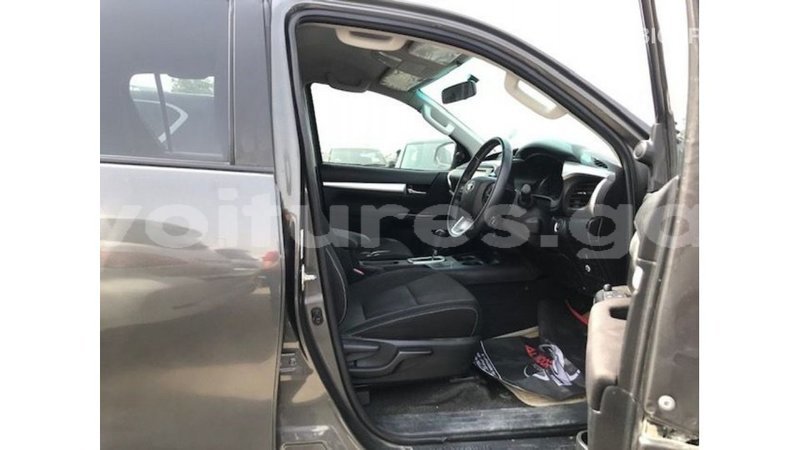 Big with watermark toyota hilux estuaire import dubai 5820