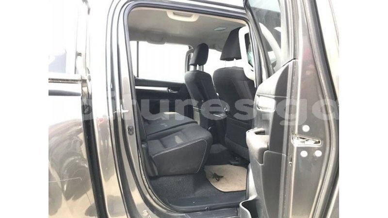 Big with watermark toyota hilux estuaire import dubai 5820