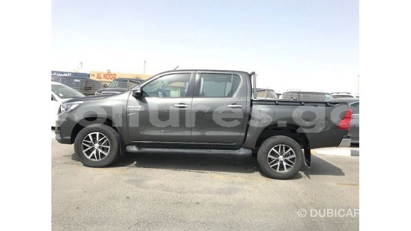 Big with watermark toyota hilux estuaire import dubai 5820