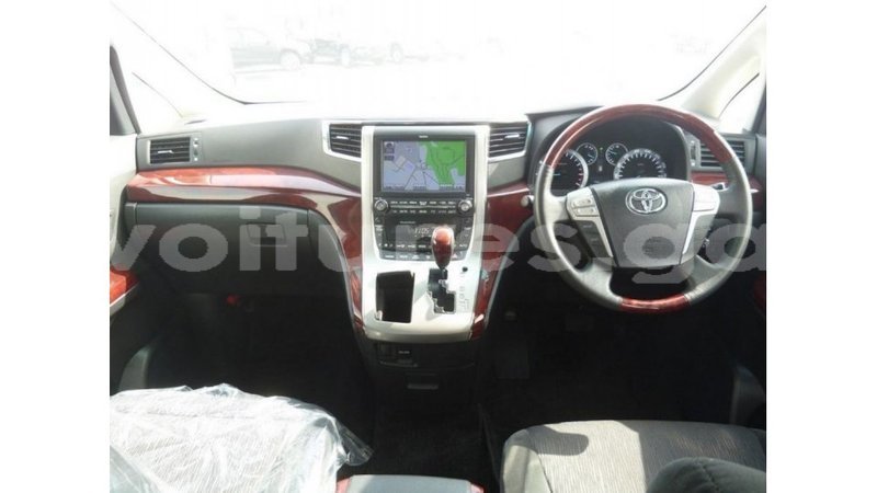 Big with watermark toyota alphard estuary import dubai 5825