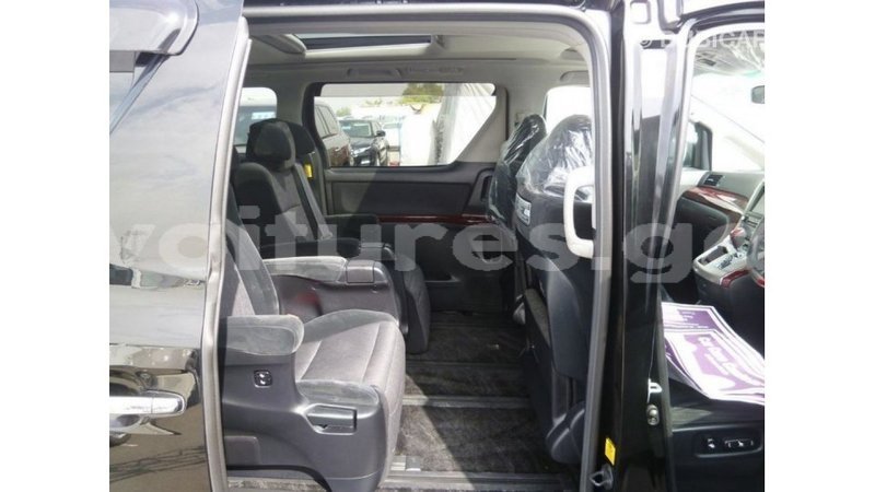 Big with watermark toyota alphard estuaire import dubai 5825