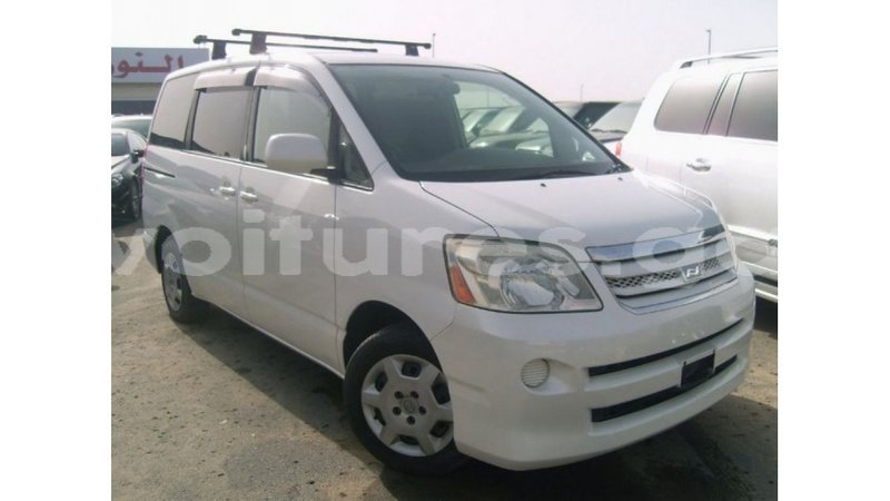 Big with watermark toyota noah estuary import dubai 5826