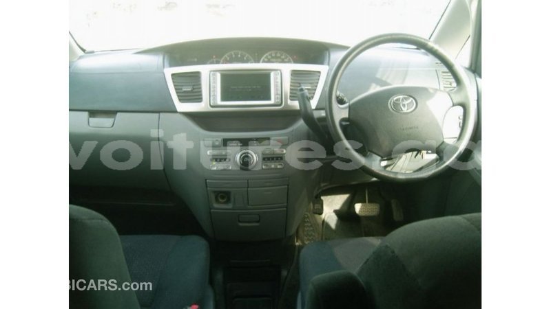 Big with watermark toyota noah estuary import dubai 5826