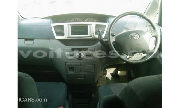 Sayi Imported Toyota Noah White Mota in Import - Dubai a estuary Sayi Imported Toyota Noah White Mota in Import - Dubai a estuary