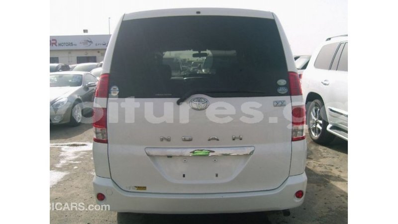 Big with watermark toyota noah estuaire import dubai 5826