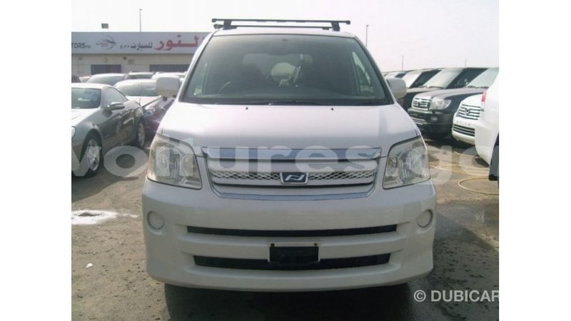 Big with watermark toyota noah estuary import dubai 5826