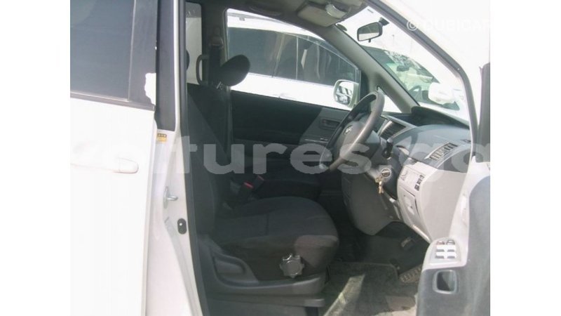 Big with watermark toyota noah estuary import dubai 5826