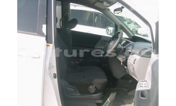 Sayi Imported Toyota Noah White Mota in Import - Dubai a estuary Sayi Imported Toyota Noah White Mota in Import - Dubai a estuary