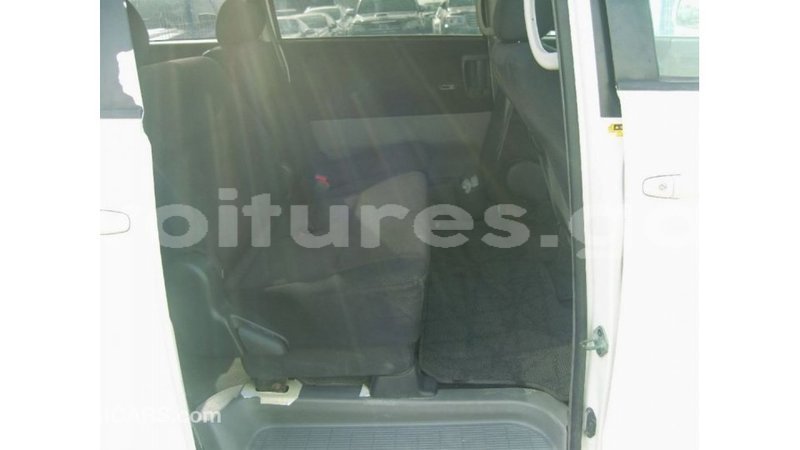 Big with watermark toyota noah estuaire import dubai 5826