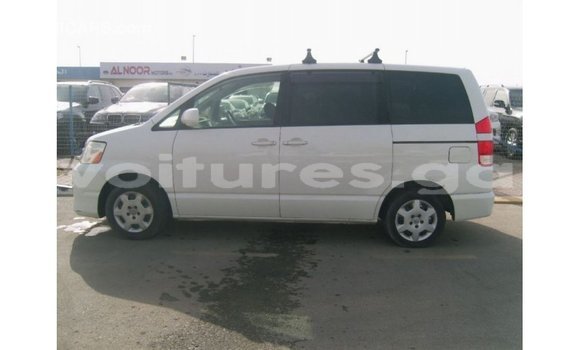 Sayi Imported Toyota Noah White Mota in Import - Dubai a estuary Sayi Imported Toyota Noah White Mota in Import - Dubai a estuary