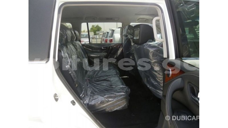 Big with watermark infiniti q estuary import dubai 5831