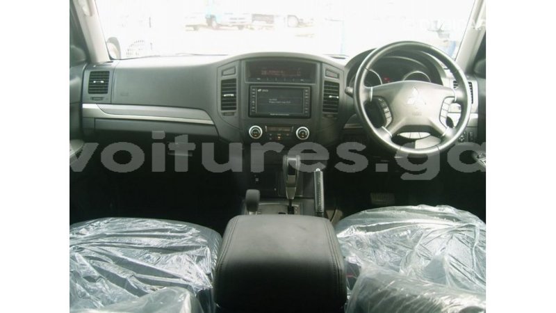 Big with watermark mitsubishi pajero estuary import dubai 5836