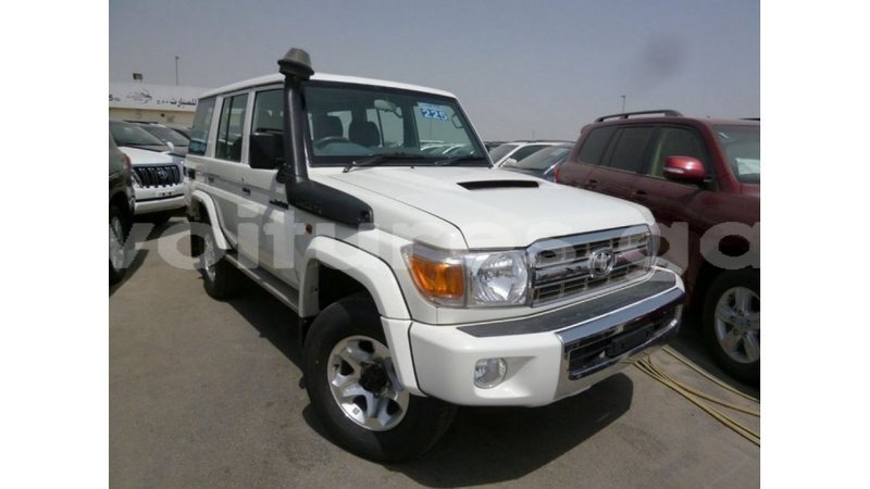 Big with watermark toyota land cruiser estuary import dubai 5848