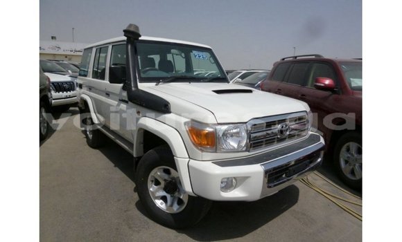 Acheter Import Voiture Toyota Land Cruiser Blanc à Import - Dubai, Estuaire Acheter Import Voiture Toyota Land Cruiser Blanc à Import - Dubai, Estuaire