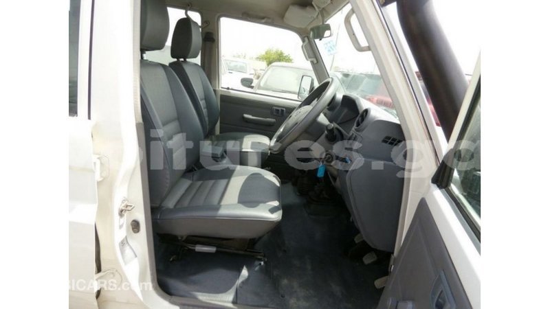 Big with watermark toyota land cruiser estuary import dubai 5848