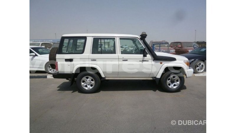 Big with watermark toyota land cruiser estuary import dubai 5848