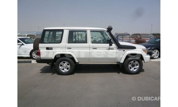 Acheter Import Voiture Toyota Land Cruiser Blanc à Import - Dubai, Estuaire Acheter Import Voiture Toyota Land Cruiser Blanc à Import - Dubai, Estuaire