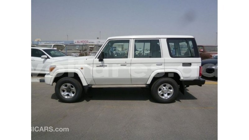 Big with watermark toyota land cruiser estuary import dubai 5848