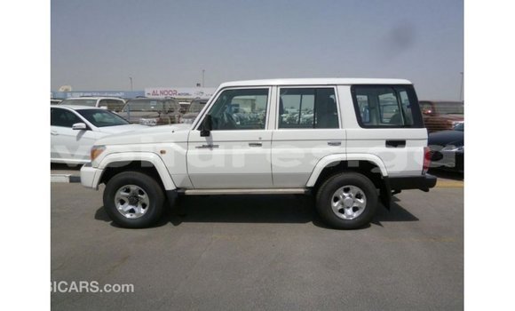 Acheter Import Voiture Toyota Land Cruiser Blanc à Import - Dubai, Estuaire Acheter Import Voiture Toyota Land Cruiser Blanc à Import - Dubai, Estuaire