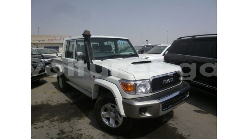 Big with watermark toyota land cruiser estuary import dubai 5850