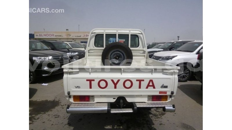 Big with watermark toyota land cruiser estuary import dubai 5850