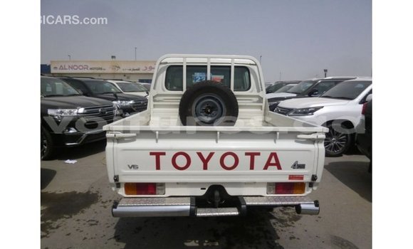 Sayi Imported Toyota Land Cruiser White Mota in Import - Dubai a estuary Sayi Imported Toyota Land Cruiser White Mota in Import - Dubai a estuary