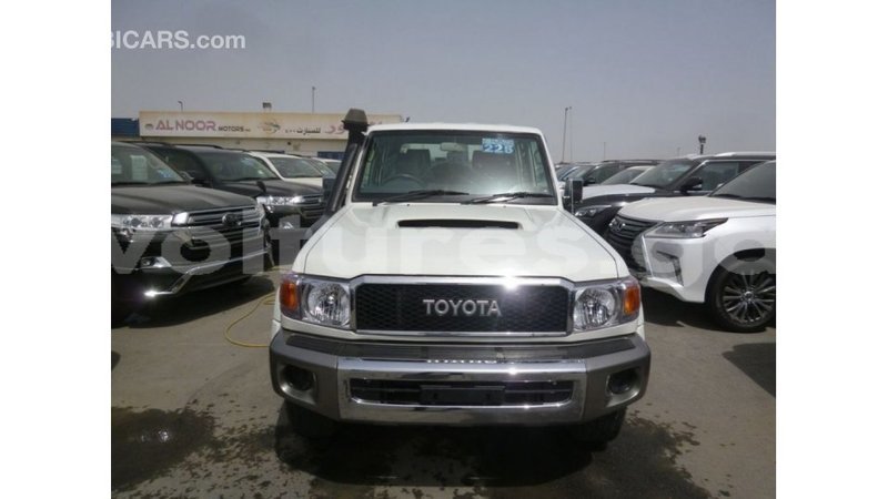 Big with watermark toyota land cruiser estuary import dubai 5850